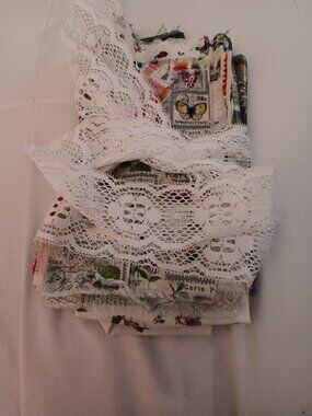 SCRAPS OF FABRIC CRUMB
